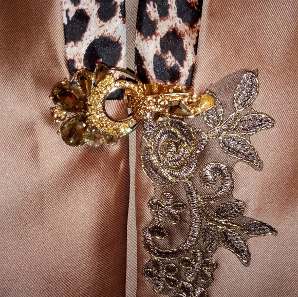 Gorgeous Gold EY BOUTIQUE Matching Dress with Jacket (16) - Picture 10 of 12